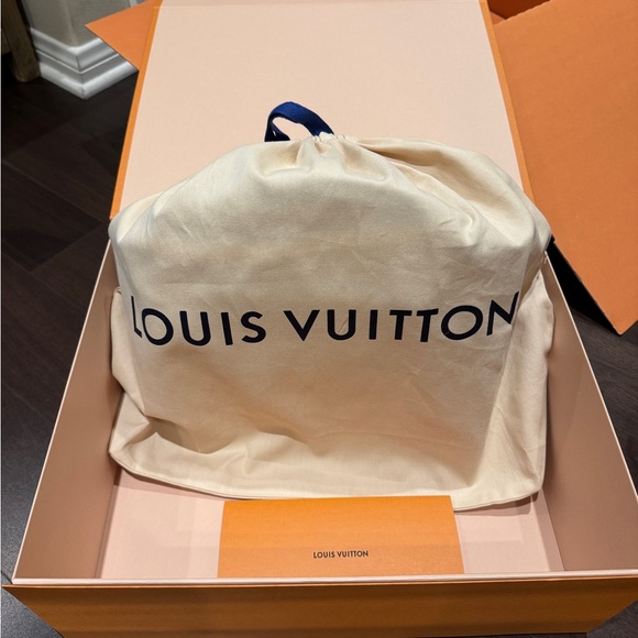 New Authentic Louis Vuitton Capucines GM Leather Black+Pink Handbag - Picture 14 of 17